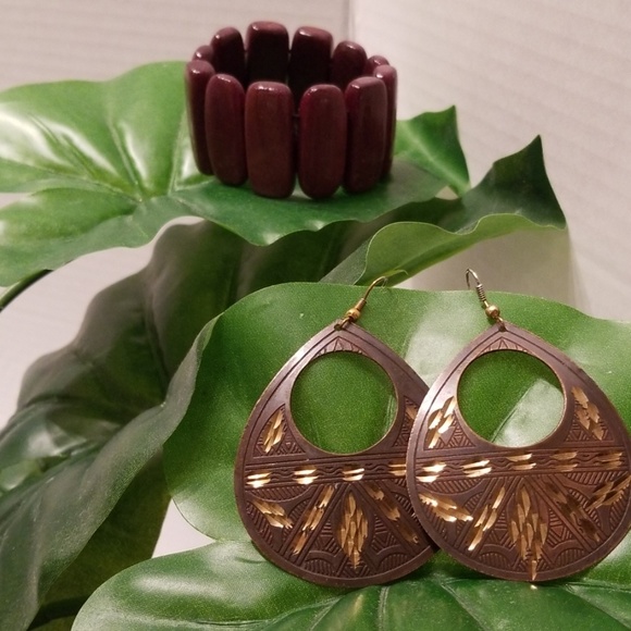 unknown Jewelry - Wood bracelet and brass earrings